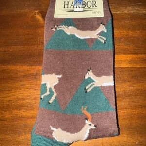 Arbor Casual Brown and Green Socks with Dynamic Design